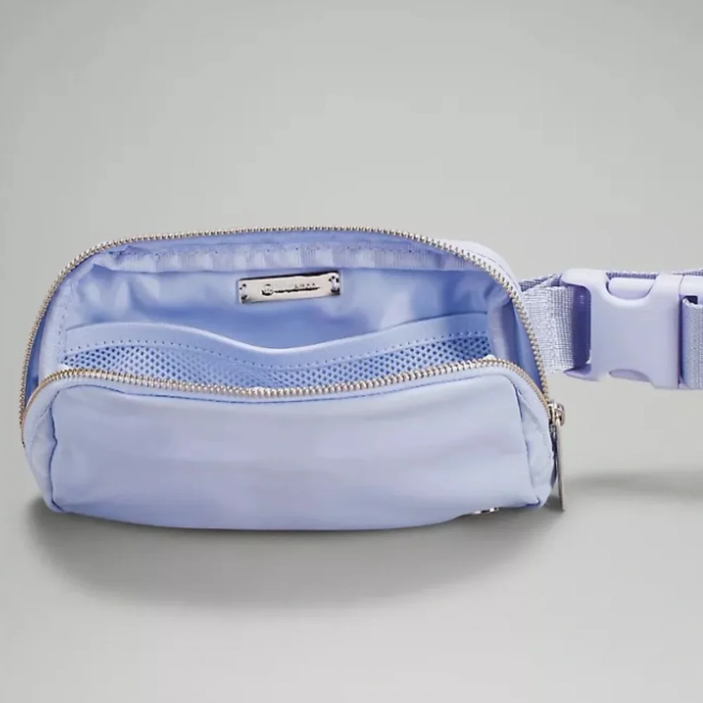 BNWT Lululemon Everywhere Belt Bag Pastel Blue - Picture 3 of 8